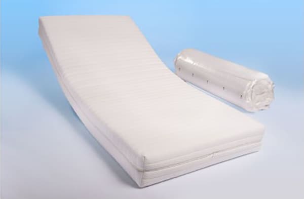 Madrass 100X190 14 cm hög. ortopedisk waterfoam, sängkläde i aloe vera, extra komfort.