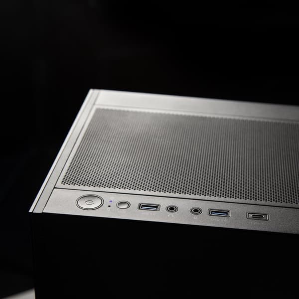 Shark RGBeast TR707 Gaming PC/RGBeast.R7-9800X3D.RTX 5080 16G.2TB NVMe.32GB DDR5.Watercooler.Windows 11 home.850W