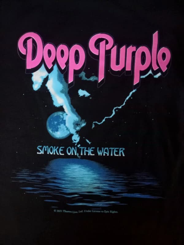 Deep Purple - Smoke On The Water  t- Barn T-Shirt